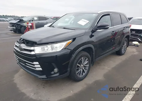 2019 Toyota Highlander Xle z USA, uszkodzony, nr VIN 5TDJZRFH5KS742941